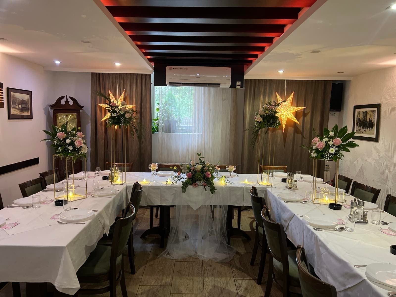 Svadbeni cvetni aranžman - Cvećara Valjevo